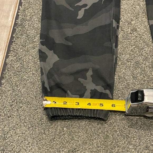 TNA Aritzia Alix joggers pants Gray Camo, 16674 - Picture 11 of 16